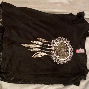 Dream catcher shirt with lace at the bottom!🖤